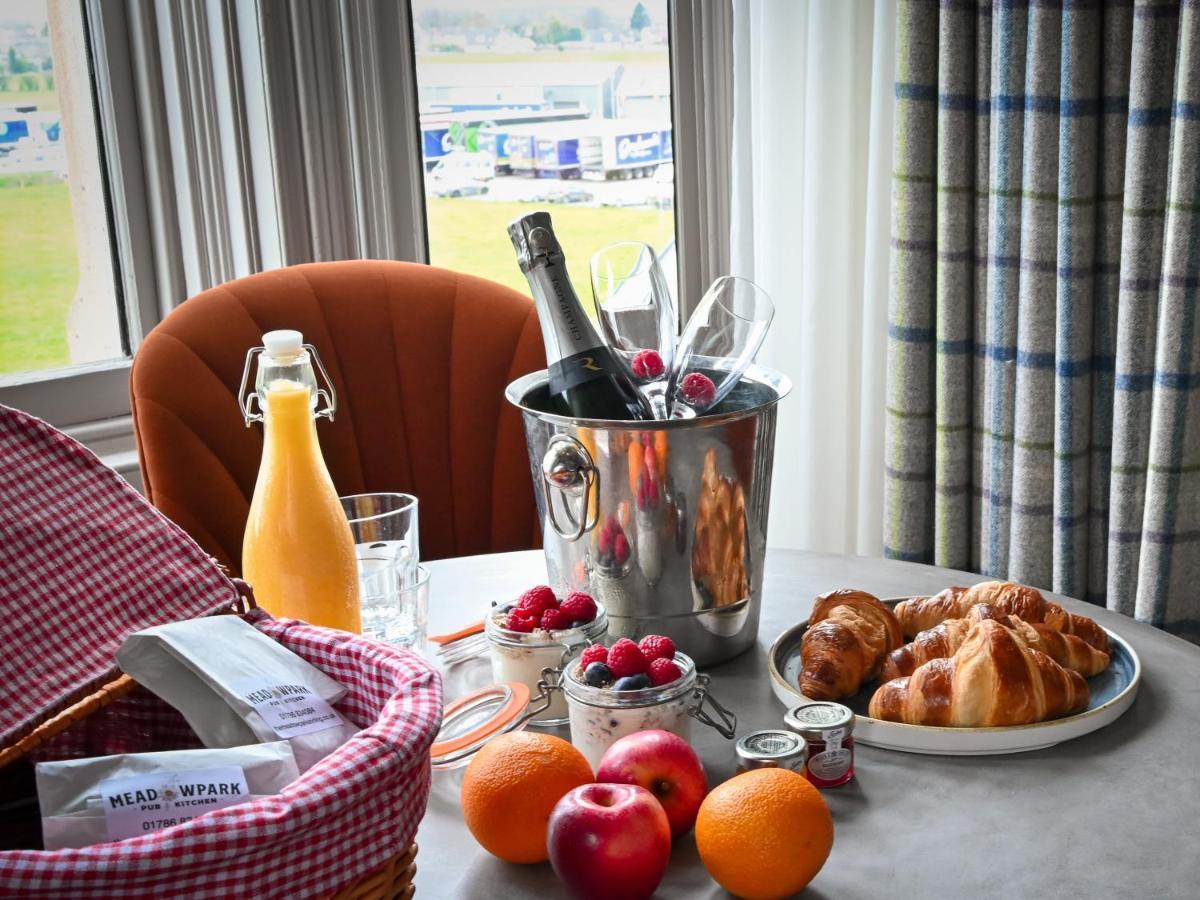 The Meadowpark Bar, Kitchen & Rooms Stirling Luaran gambar